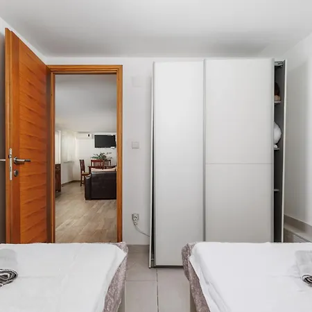 Appartamento Leko-5 By Interhome *